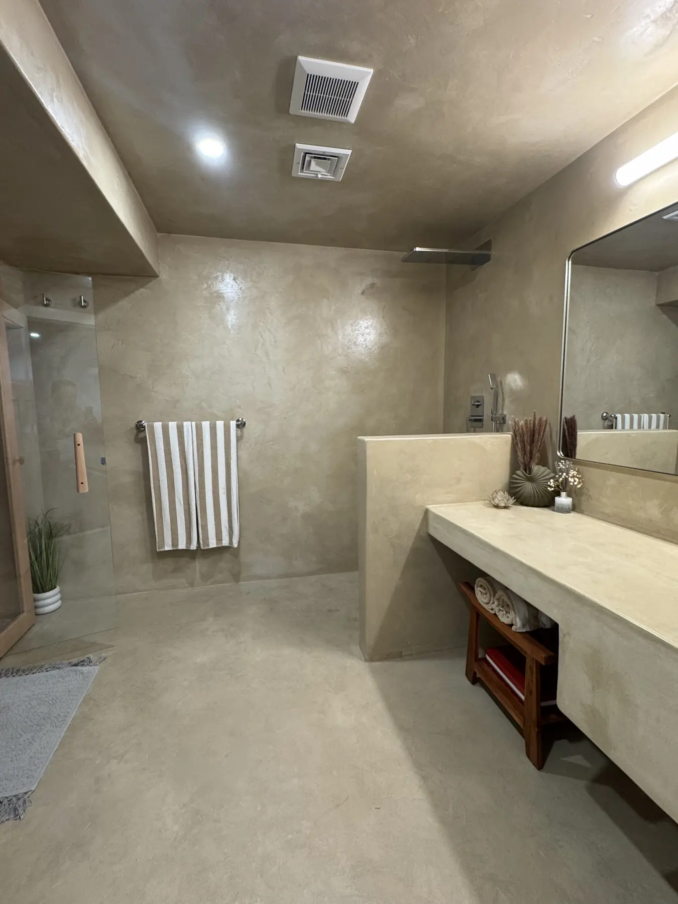 Seamless microcement bathroom